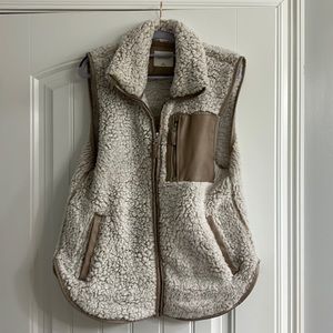 Abercrombie & Fitch Soft A&F Collection size medium Sherpa vest